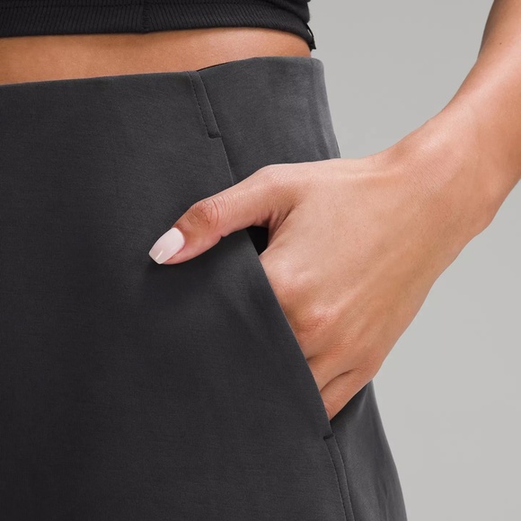 LULULEMON SOFTSTREAM KICK FLARE LADIES SHORTS 4" BLACK SIZE 10 - Picture 3 of 8